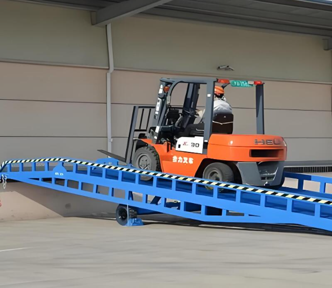 上安乡移动式卸货平台（叉车用）